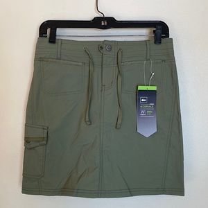 REI NWT Women’s Cargo Skirt. Pewter Green. Size 0